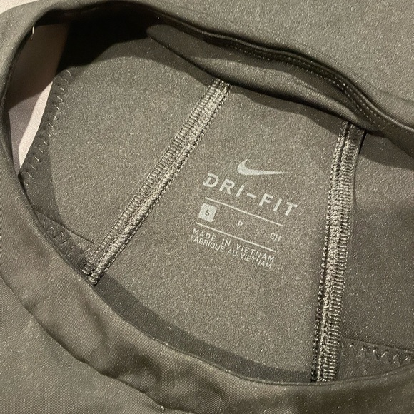 Nike Dri-Fit Sports Bra Crop Top Colorblock. Size Women's Small. - Picture 6 of 7